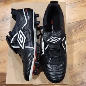 Brand New  Umbro Speciali Elite A HG Black and White Soccer Cleats VINTAGE